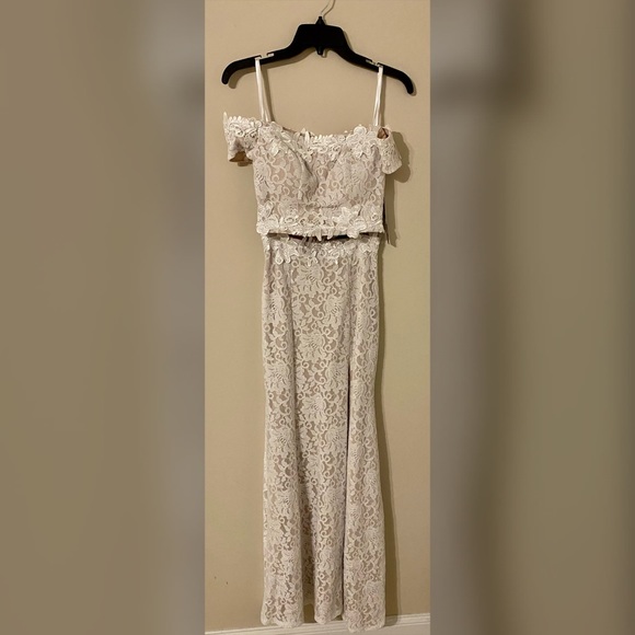 White Lace Two-Piece Set Size 1 Wedding Bride - Picture 4 of 10